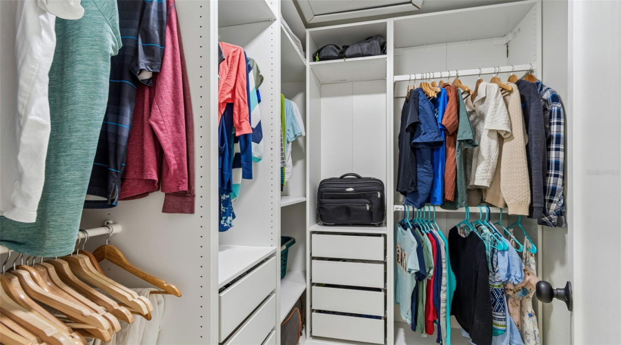 Master Walkin Closet