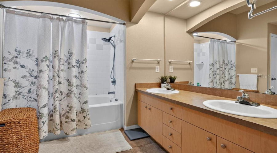 St Petersburg, Florida 33701, 2 Bedroom Bedrooms, ,2 Bathroombathrooms,Residential,For Sale,4Th,0,Mfrtb8540432