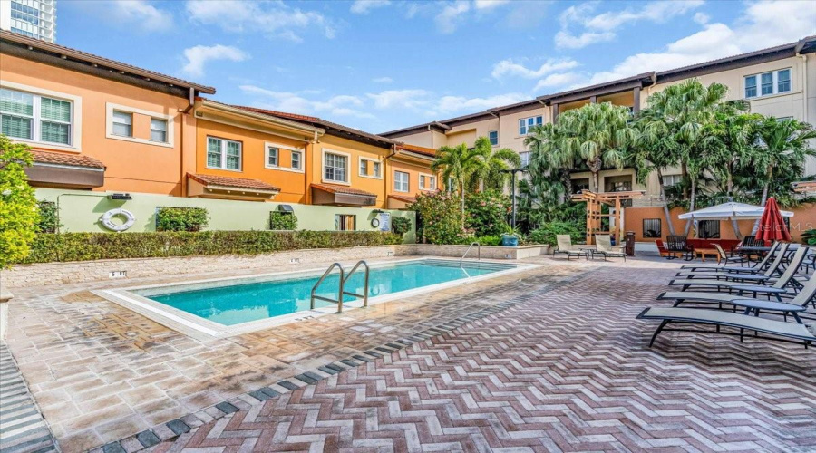 St Petersburg, Florida 33701, 2 Bedroom Bedrooms, ,2 Bathroombathrooms,Residential,For Sale,4Th,0,Mfrtb8540432