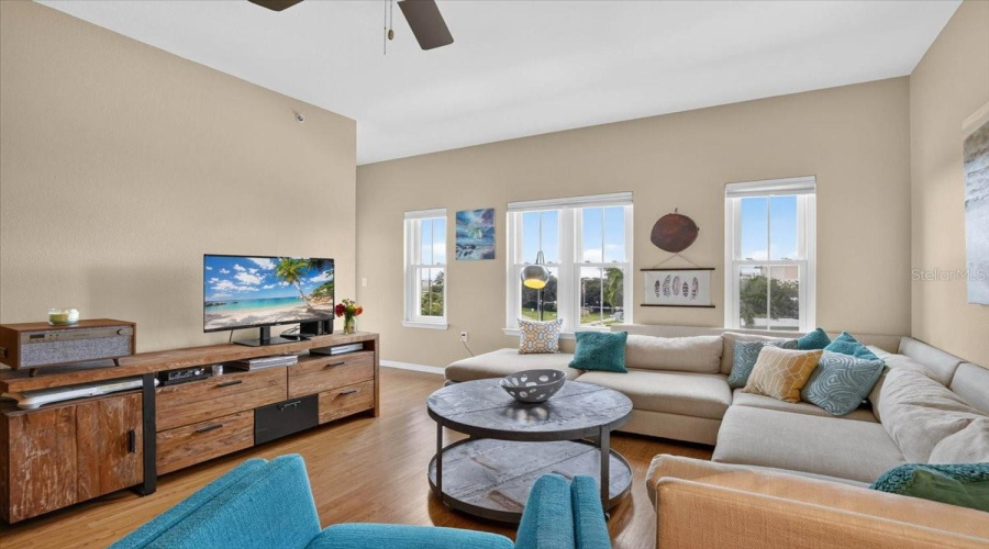 St Petersburg, Florida 33701, 2 Bedroom Bedrooms, ,2 Bathroombathrooms,Residential,For Sale,4Th,0,Mfrtb8540432