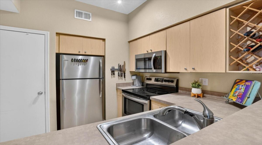 St Petersburg, Florida 33701, 2 Bedroom Bedrooms, ,2 Bathroombathrooms,Residential,For Sale,4Th,0,Mfrtb8540432
