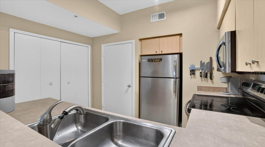 St Petersburg, Florida 33701, 2 Bedroom Bedrooms, ,2 Bathroombathrooms,Residential,For Sale,4Th,0,Mfrtb8540432