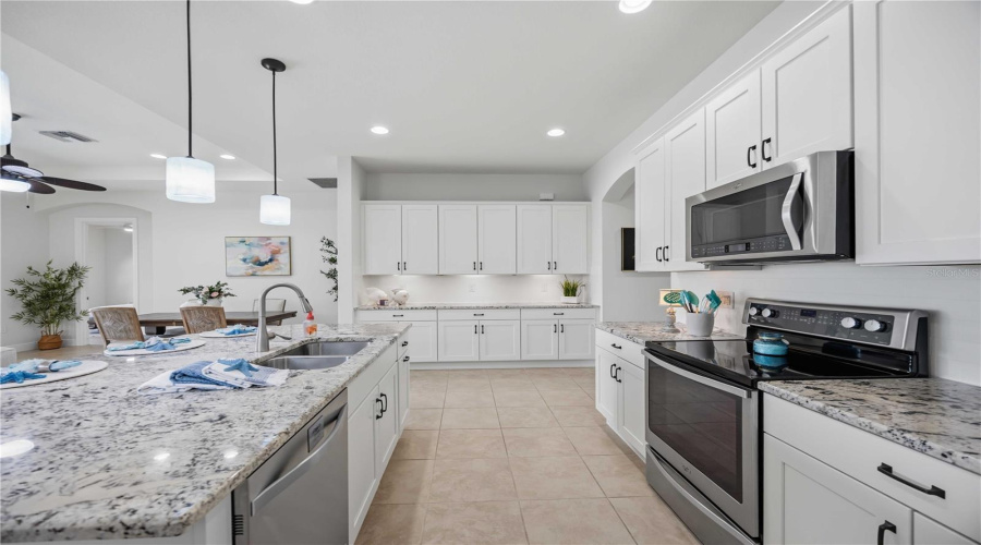 Venice, Florida 34293, 3 Bedroom Bedrooms, ,3 Bathroombathrooms,Residential,For Sale,Waverly,0,Mfrd6148388