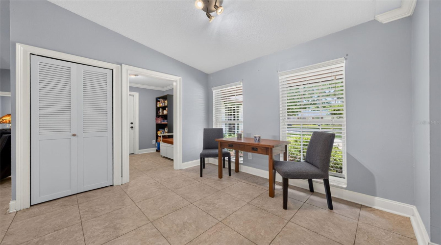 Breakfast Nook10'X9'