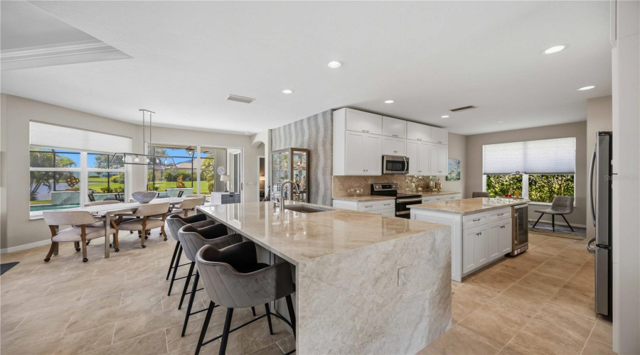 Kitchen With Seating At The Island