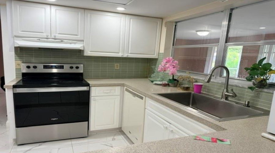 Port Charlotte, Florida 33952, 3 Bedroom Bedrooms, ,2 Bathroombathrooms,Residential,For Sale,Beacon,0,Mfro6436134