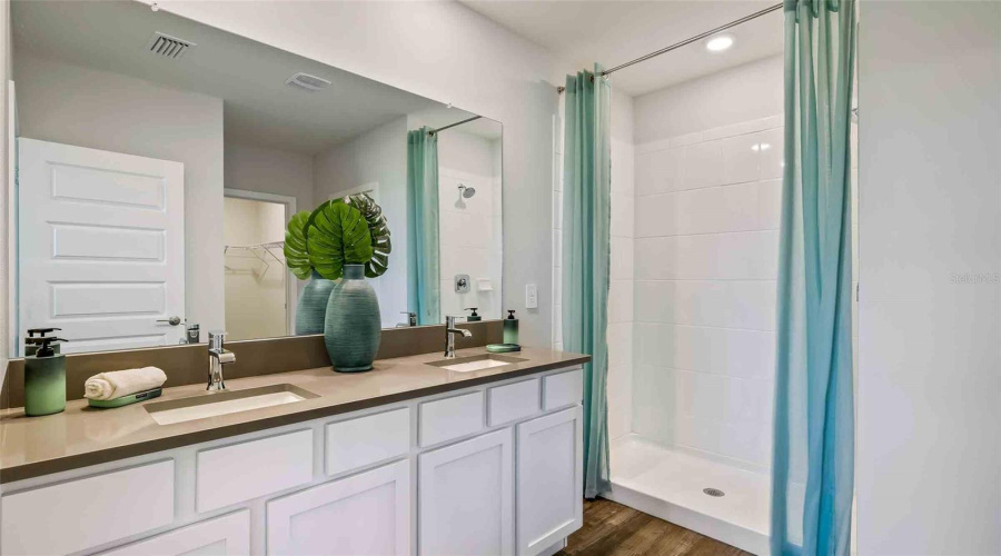 Lakewood Ranch, Florida 34211, 4 Bedroom Bedrooms, ,2 Bathroombathrooms,Residential,For Sale,Beehive,0,Mfra4691374