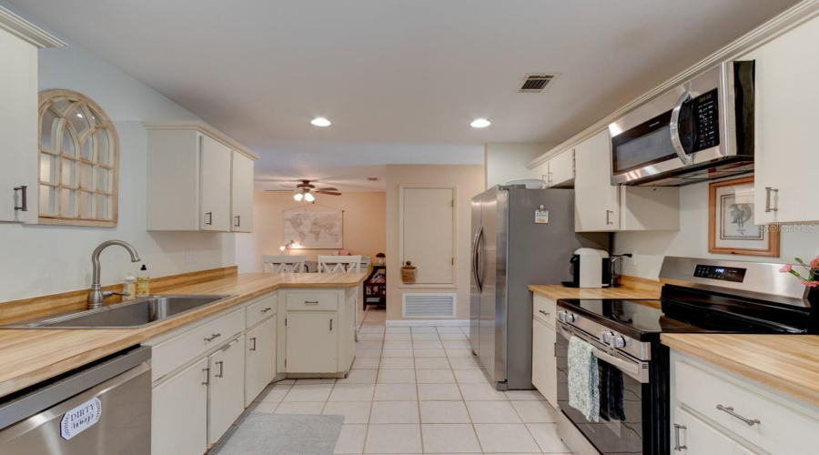 Ormond Beach, Florida 32174, 3 Bedroom Bedrooms, ,2 Bathroombathrooms,Residential,For Sale,Laurel Oaks,0,Mfrfc321016