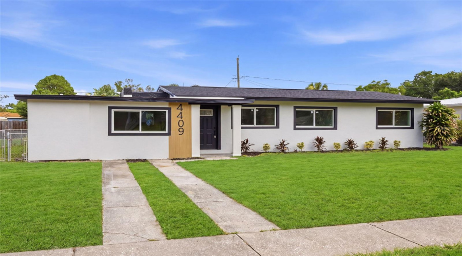 Tampa, Florida 33616, 4 Bedroom Bedrooms, ,2 Bathroombathrooms,Residential,For Sale,Wyoming,0,Mfrtb8531788
