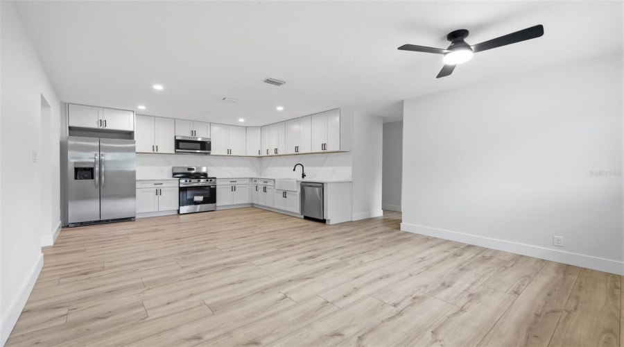 Tampa, Florida 33616, 4 Bedroom Bedrooms, ,2 Bathroombathrooms,Residential,For Sale,Wyoming,0,Mfrtb8531788