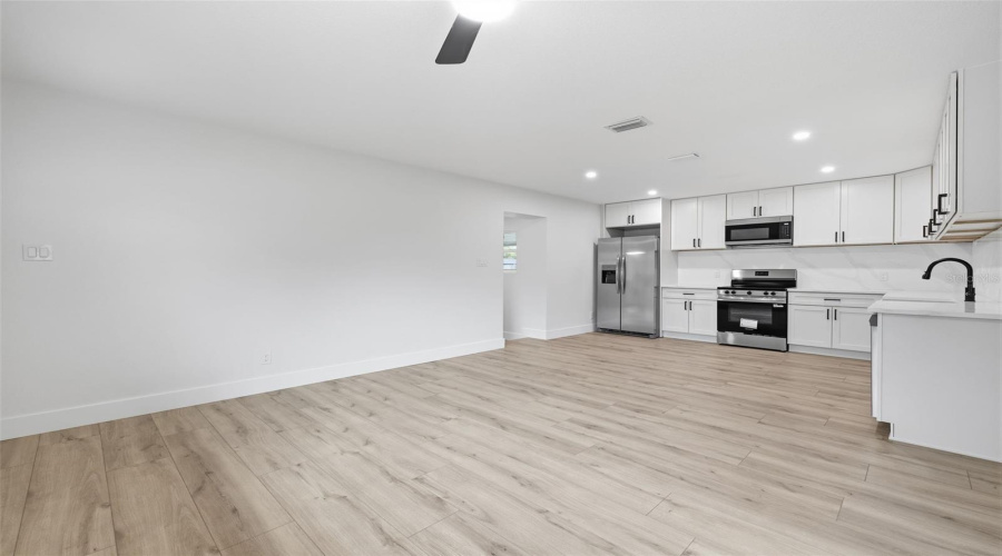 Tampa, Florida 33616, 4 Bedroom Bedrooms, ,2 Bathroombathrooms,Residential,For Sale,Wyoming,0,Mfrtb8531788