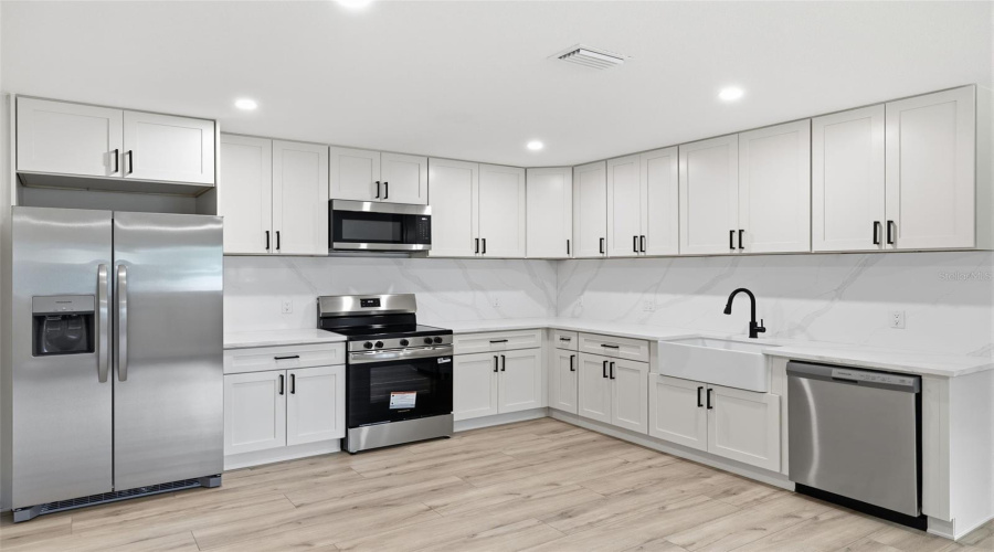 Tampa, Florida 33616, 4 Bedroom Bedrooms, ,2 Bathroombathrooms,Residential,For Sale,Wyoming,0,Mfrtb8531788