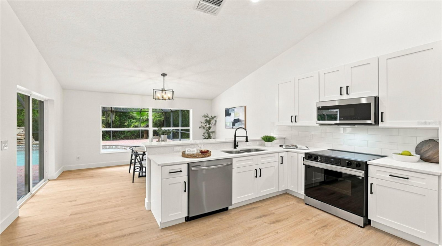 Lithia, Florida 33547, 4 Bedroom Bedrooms, ,2 Bathroombathrooms,Residential,For Sale,Bridgelawn,0,Mfrtb8539489