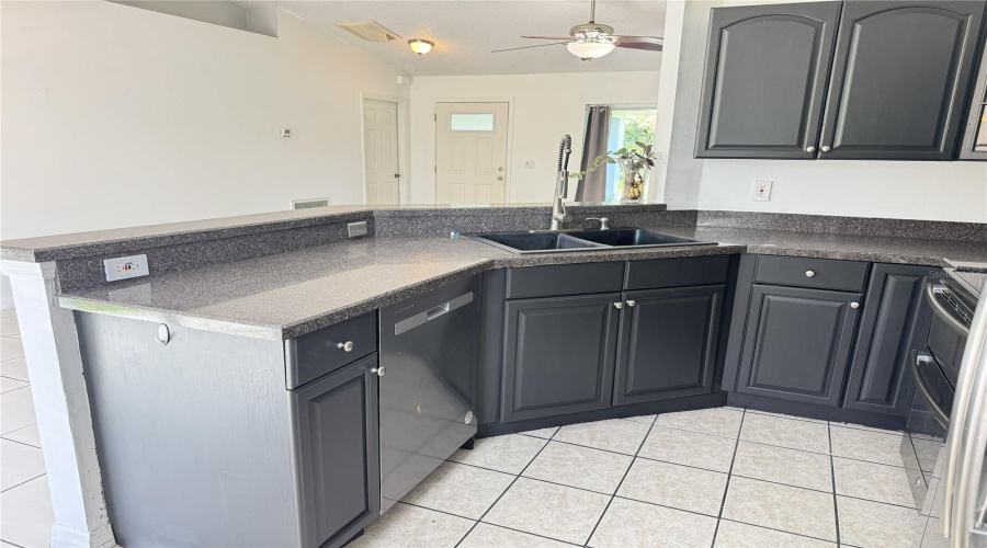 Orange City, Florida 32763, 3 Bedroom Bedrooms, ,2 Bathroombathrooms,Residential,For Sale,Walnut,0,Mfrv4950936