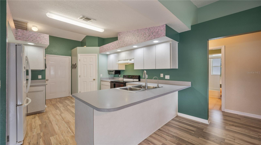 Thoughtgully Cared For And Maintained Kitchen