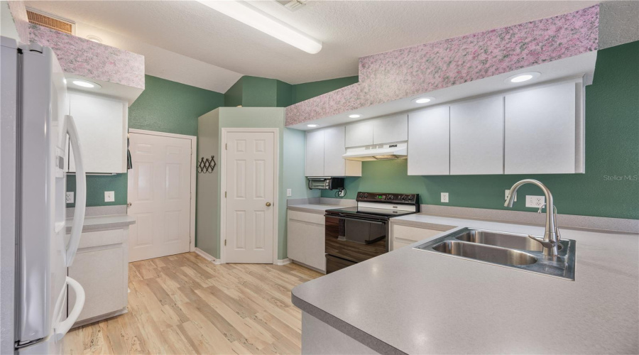 Thoughtgully Cared For And Maintained Kitchen