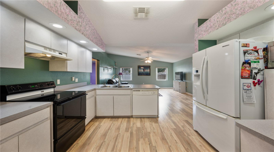 Thoughtgully Cared For And Maintained Kitchen