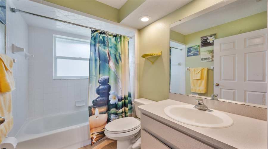 Guest Bath With Tub / Shower Combo