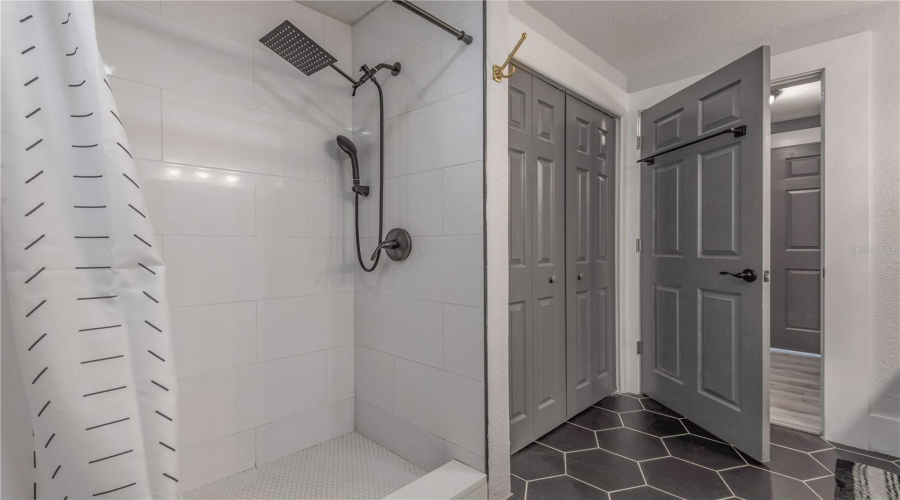 Tampa, Florida 33604, 3 Bedroom Bedrooms, ,2 Bathroombathrooms,Residential,For Sale,Hamilton,0,Mfrtb8526745