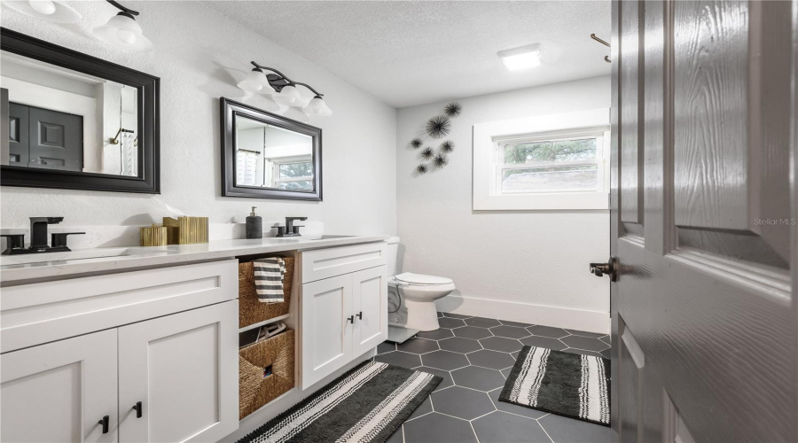 Tampa, Florida 33604, 3 Bedroom Bedrooms, ,2 Bathroombathrooms,Residential,For Sale,Hamilton,0,Mfrtb8526745