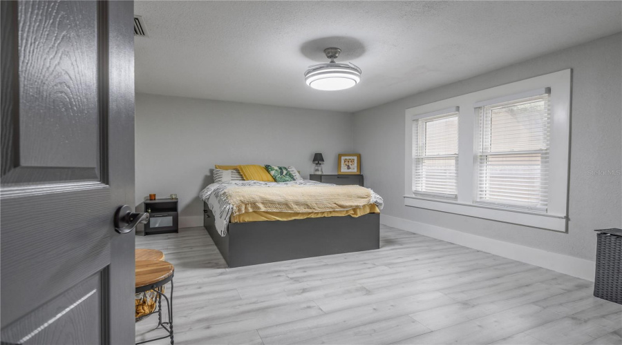 Tampa, Florida 33604, 3 Bedroom Bedrooms, ,2 Bathroombathrooms,Residential,For Sale,Hamilton,0,Mfrtb8526745