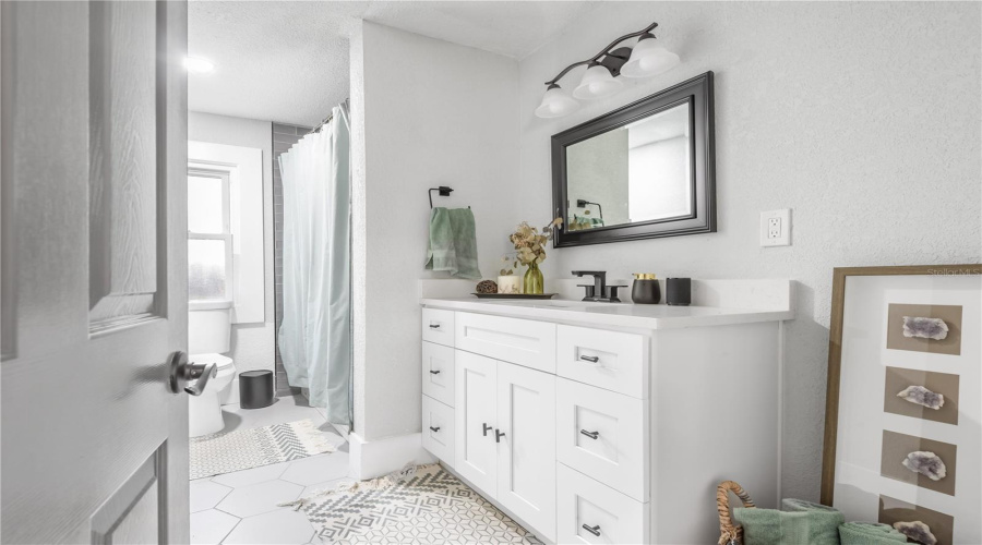 Tampa, Florida 33604, 3 Bedroom Bedrooms, ,2 Bathroombathrooms,Residential,For Sale,Hamilton,0,Mfrtb8526745