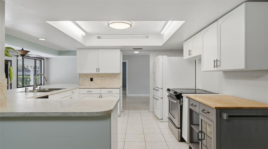 Titusville, Florida 32780, 4 Bedroom Bedrooms, ,2 Bathroombathrooms,Residential,For Sale,Robinswood,0,Mfro6434919
