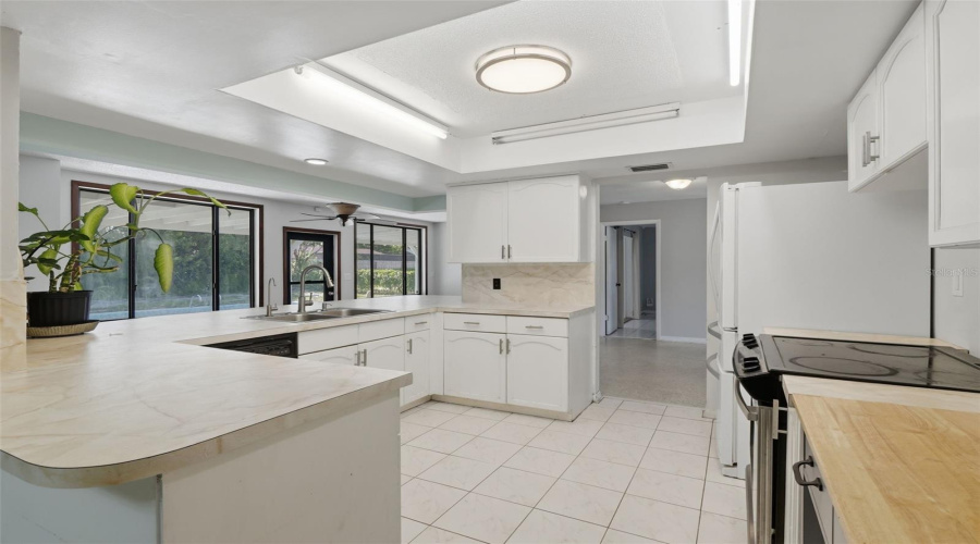 Titusville, Florida 32780, 4 Bedroom Bedrooms, ,2 Bathroombathrooms,Residential,For Sale,Robinswood,0,Mfro6434919