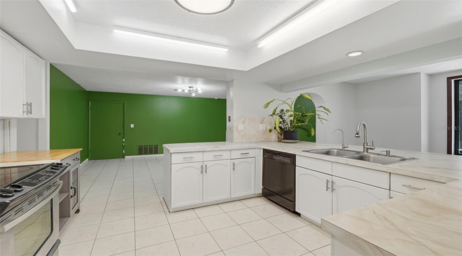 Titusville, Florida 32780, 4 Bedroom Bedrooms, ,2 Bathroombathrooms,Residential,For Sale,Robinswood,0,Mfro6434919