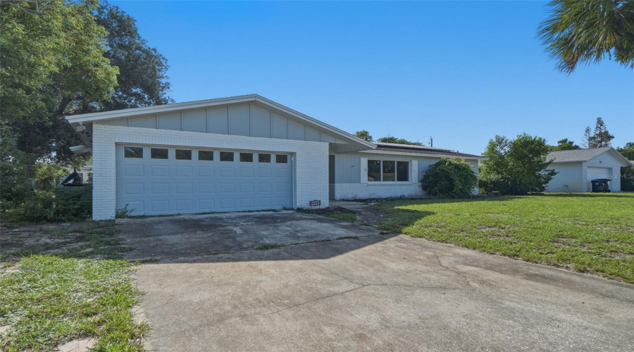 Titusville, Florida 32780, 4 Bedroom Bedrooms, ,2 Bathroombathrooms,Residential,For Sale,Robinswood,0,Mfro6434919