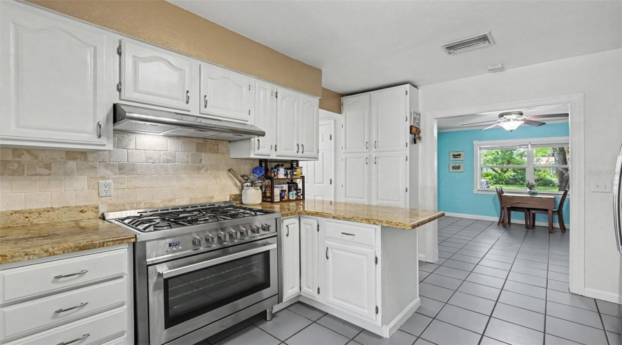 Seminole, Florida 33772, 4 Bedroom Bedrooms, ,2 Bathroombathrooms,Residential,For Sale,82Nd Ave,0,Mfrtb8538588
