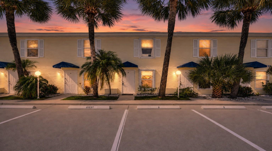 Punta Gorda, Florida 33983, 2 Bedroom Bedrooms, ,2 Bathroombathrooms,Residential,For Sale,Rampart,0,Mfrc7529938