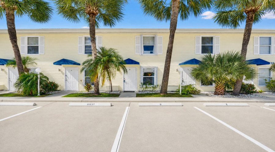 Punta Gorda, Florida 33983, 2 Bedroom Bedrooms, ,2 Bathroombathrooms,Residential,For Sale,Rampart,0,Mfrc7529938
