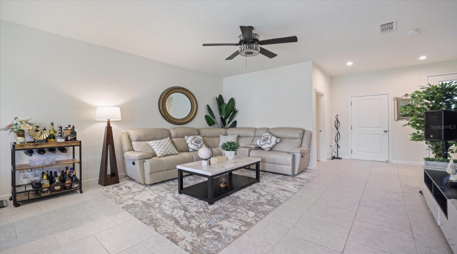 Bradenton, Florida 34211, 3 Bedroom Bedrooms, ,2 Bathroombathrooms,Residential,For Sale,Sky Acres,0,Mfrtb8541032