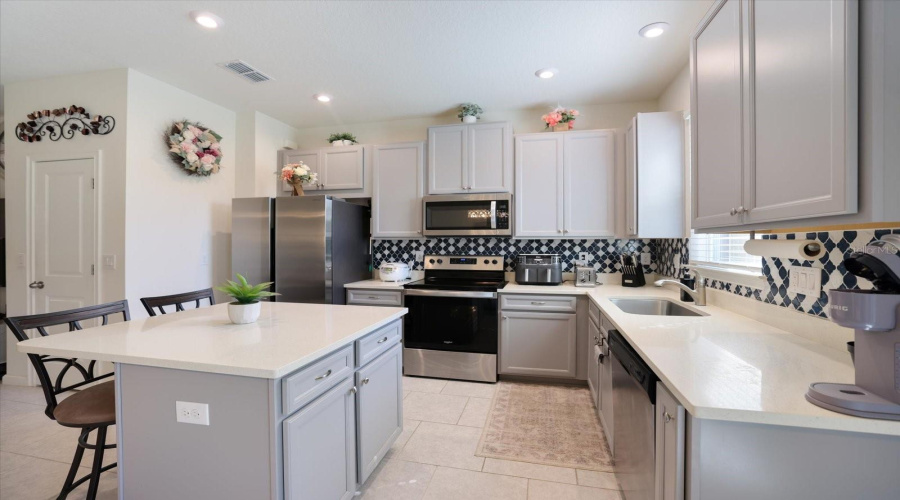 Bradenton, Florida 34211, 3 Bedroom Bedrooms, ,2 Bathroombathrooms,Residential,For Sale,Sky Acres,0,Mfrtb8541032
