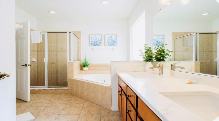 Davenport, Florida 33837, 6 Bedroom Bedrooms, ,5 Bathroombathrooms,Residential,For Sale,Orange Cosmos,0,Mfrl4964482