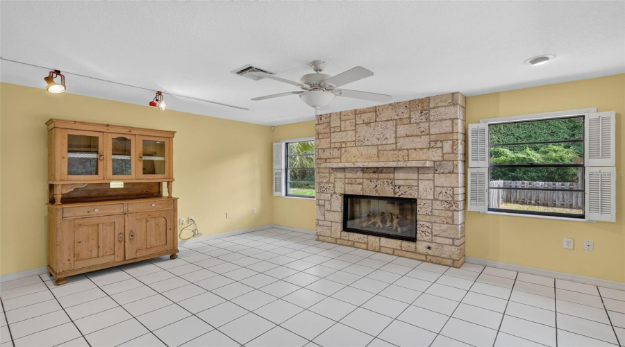 Mount Dora, Florida 32757, 3 Bedroom Bedrooms, ,2 Bathroombathrooms,Residential,For Sale,Sussex,0,Mfrg5114450