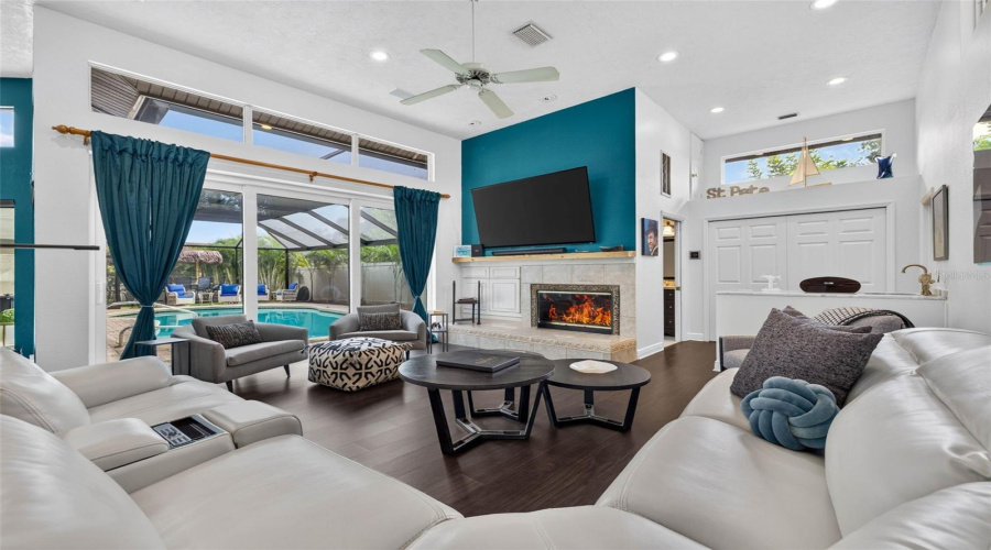 Soaring 12Ft Ceilings
