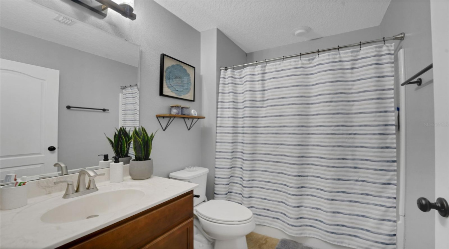 Second Level: Full Bath
