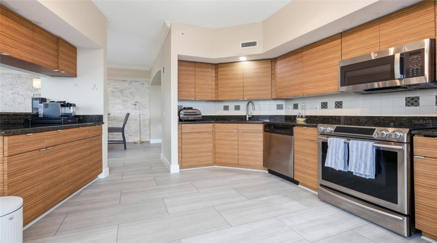 Orlando, Florida 32801, 3 Bedroom Bedrooms, ,2 Bathroombathrooms,Residential,For Sale,Central,0,Mfro6432138