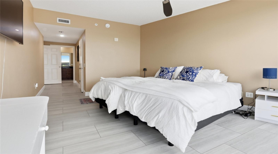 Orlando, Florida 32801, 3 Bedroom Bedrooms, ,2 Bathroombathrooms,Residential,For Sale,Central,0,Mfro6432138