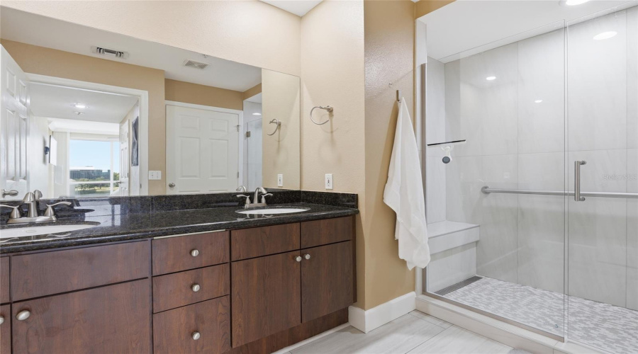 Orlando, Florida 32801, 3 Bedroom Bedrooms, ,2 Bathroombathrooms,Residential,For Sale,Central,0,Mfro6432138