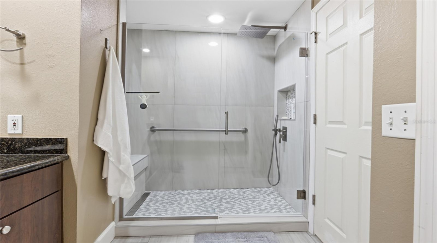 Orlando, Florida 32801, 3 Bedroom Bedrooms, ,2 Bathroombathrooms,Residential,For Sale,Central,0,Mfro6432138