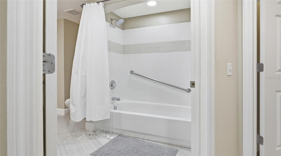 Orlando, Florida 32801, 3 Bedroom Bedrooms, ,2 Bathroombathrooms,Residential,For Sale,Central,0,Mfro6432138