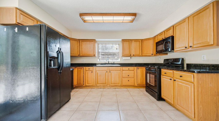 Haines City, Florida 33844, 4 Bedroom Bedrooms, ,3 Bathroombathrooms,Residential,For Sale,Crest,0,Mfrs5156220