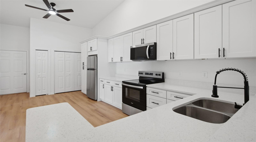Apopka, Florida 32712, 3 Bedroom Bedrooms, ,2 Bathroombathrooms,Residential,For Sale,Oak Pl,0,Mfro6389632