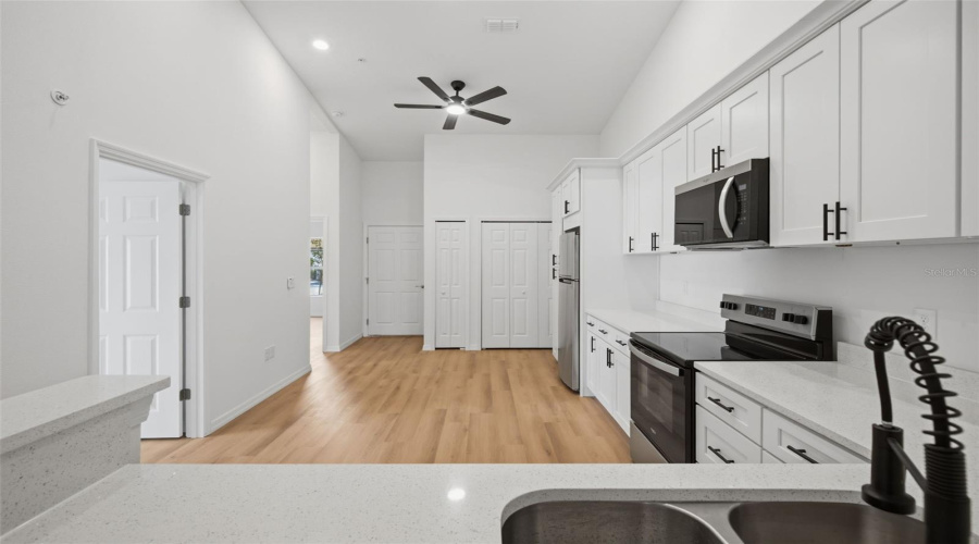 Apopka, Florida 32712, 3 Bedroom Bedrooms, ,2 Bathroombathrooms,Residential,For Sale,Oak Pl,0,Mfro6389632