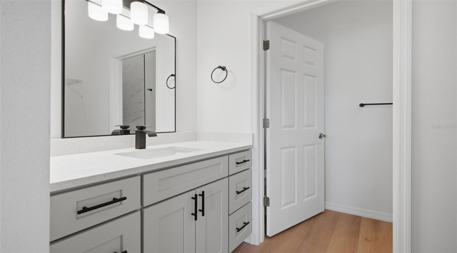 Apopka, Florida 32712, 3 Bedroom Bedrooms, ,2 Bathroombathrooms,Residential,For Sale,Oak Pl,0,Mfro6389632