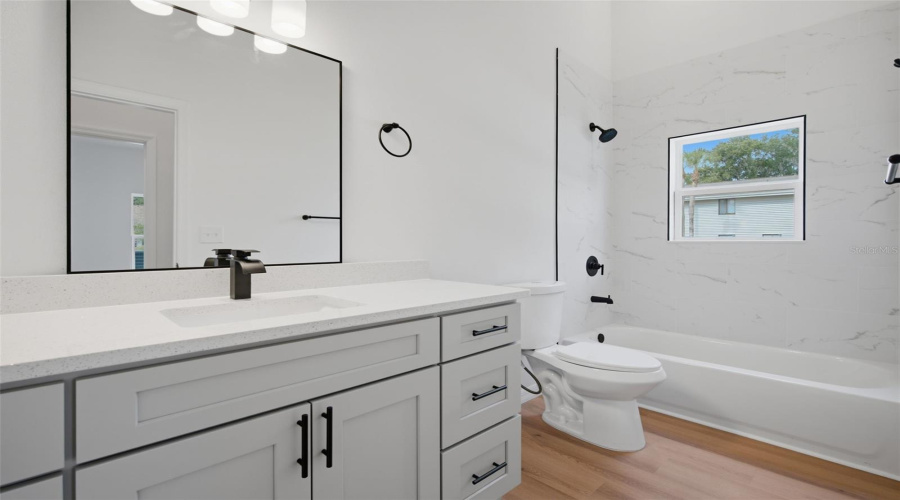 Apopka, Florida 32712, 3 Bedroom Bedrooms, ,2 Bathroombathrooms,Residential,For Sale,Oak Pl,0,Mfro6389632