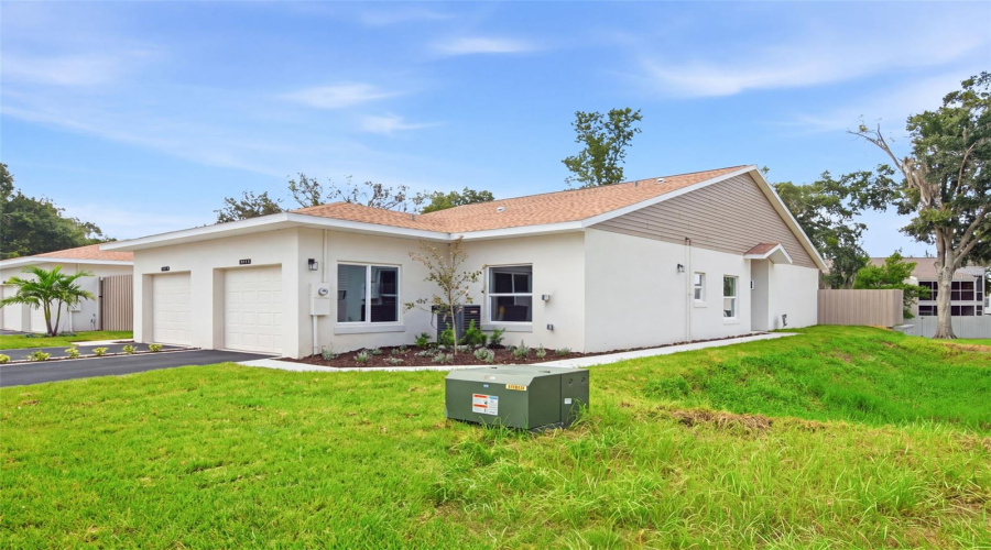 Apopka, Florida 32712, 3 Bedroom Bedrooms, ,2 Bathroombathrooms,Residential,For Sale,Oak Pl,0,Mfro6389632